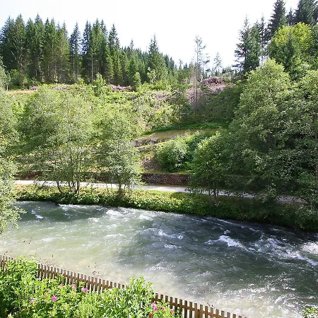 Chalet Haus Berghof בית נופש *